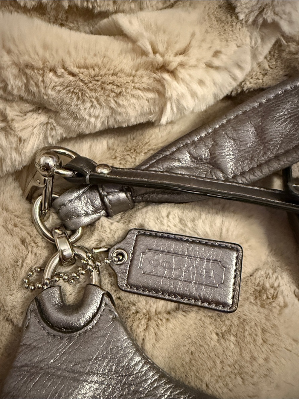 Vintage Coach Silver Leather Crossbody/Shoulder Bag with Turn-Lock - Picture 4 of 6